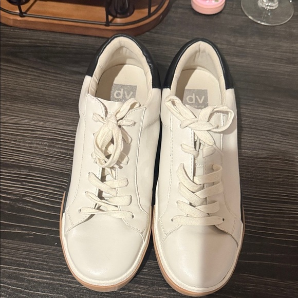 DV by Dolce Vita White and Black Sneakers - Picture 4 of 8